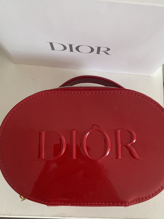 нов Dior козметичен несесер