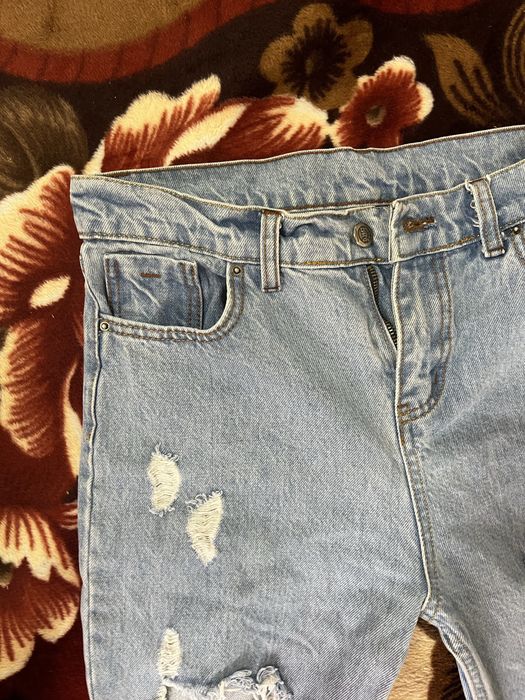 Blugi rupti pentru femei