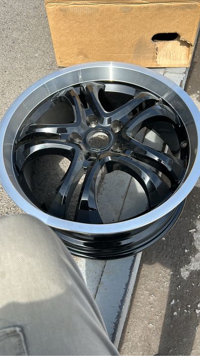 Продам диски с резиной R18 5.112