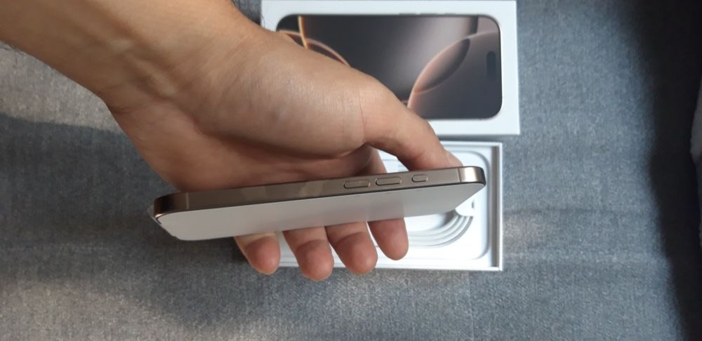 iPhone 16 Pro 512GB Desert Titanium