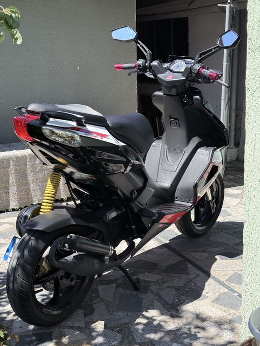 Aprilia SR 50 Скутер