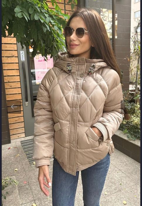 Дамско ново яке с бижу