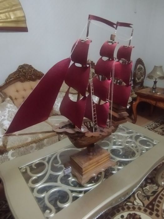 Продам недорого корабль сувенир из дерева