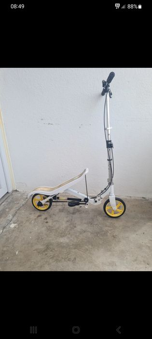 Trotinetă Space Scooter X580 Albă – Propulsie prin balans
