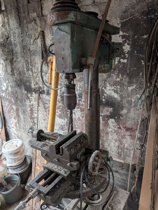 Utilaje atelier mecanic / confecții metalice – Strung SN 320, Mașină găurit, Aparat sudură, Polizor (Se vând și separat)