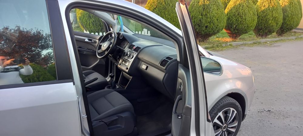 Volkswagen Touran 2005 diesel, 2.372 € — imagine 5