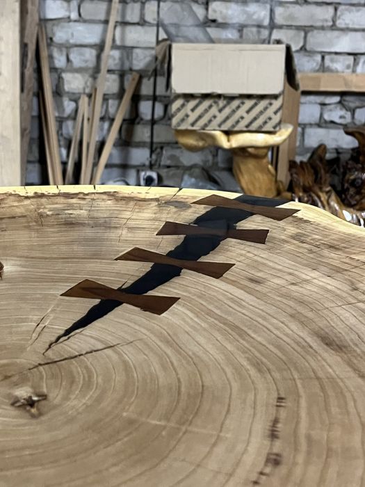 Столик из карагача