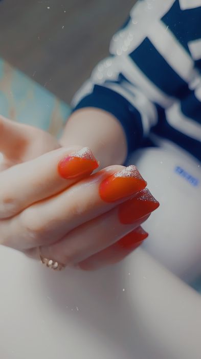 Мастер по маникюру и педикюру.