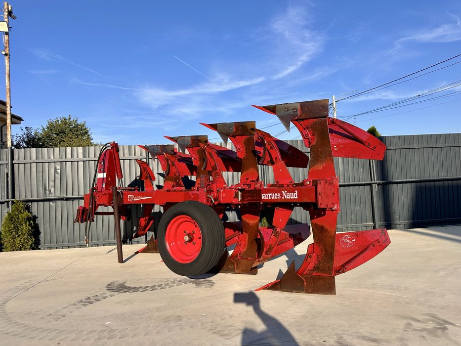 plug cu 4 brazde arat utilaje Huard Kuhn Naud