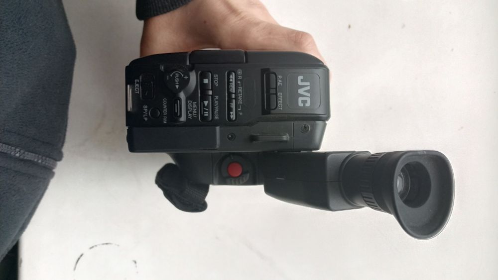 Видеокамера продается