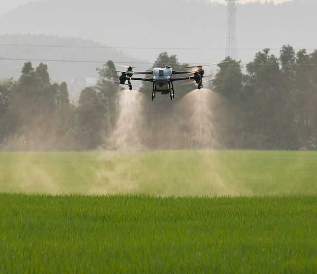 Дрон- опрыскиватель DJI Agras T50