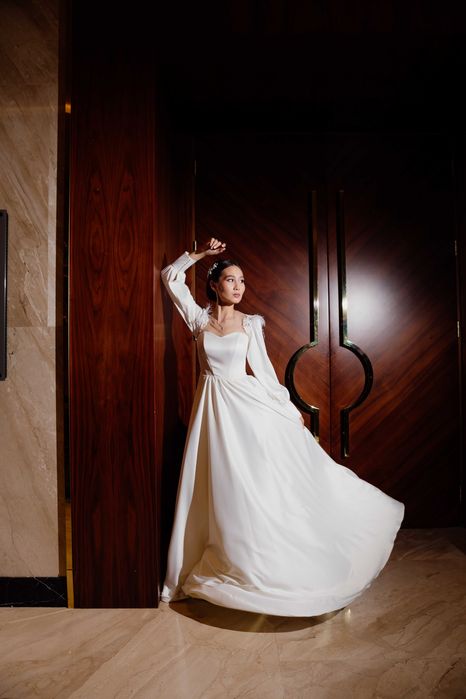 Продается свадебное атласное платье!