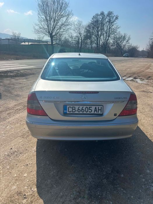 Автомобил мерцедес