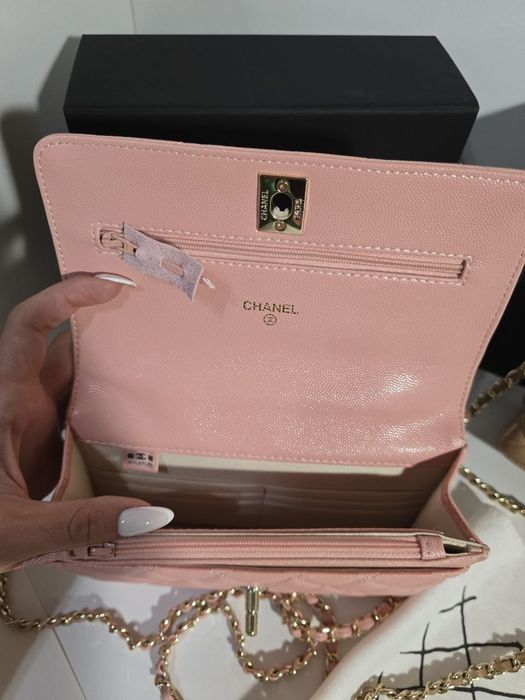 Налична чанта Chanel WOC розова