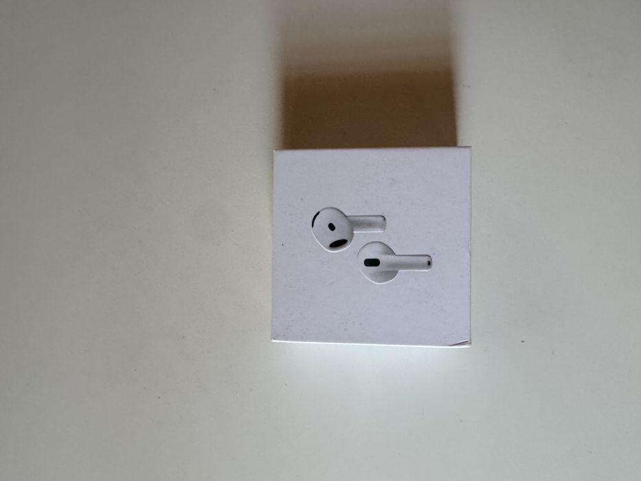 apple airPods 4