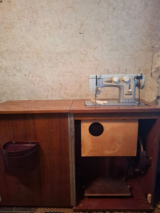 Продам швейную машинку