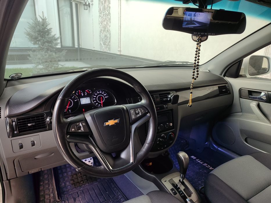 Gentra avtomat sotiladi