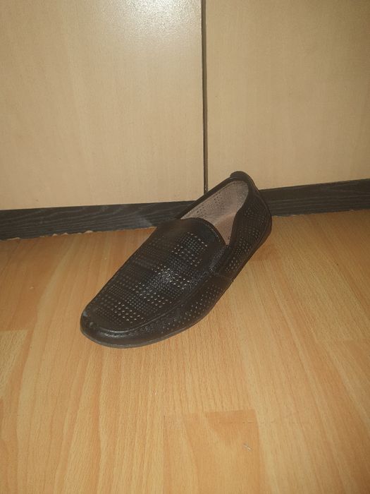 Продам школьные туфли