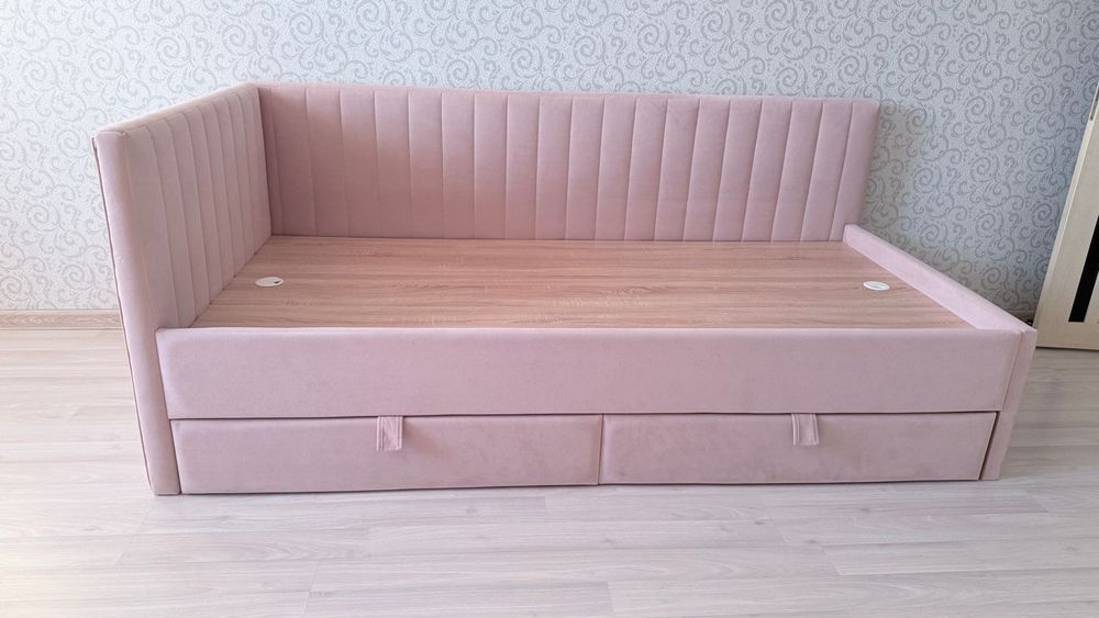 Продам Кровать с матрасом