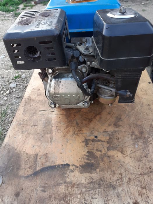 Vând motor de motocultor