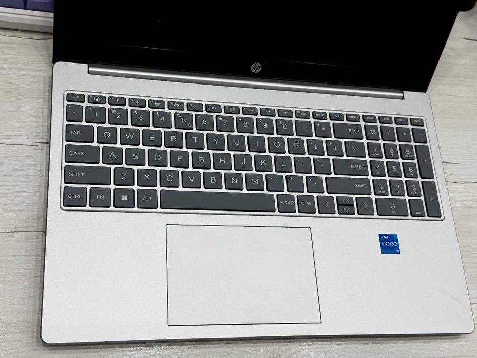 Ноутбук HP Laptop 15-Core i5 Noutbook xolati yangi