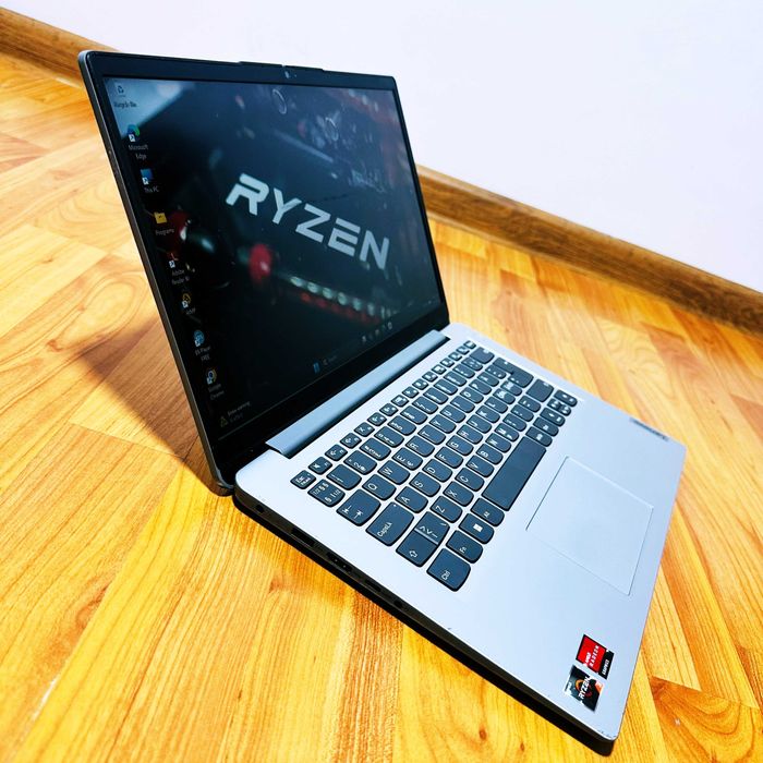 Laptop Lenovo IdeaPad AMD Ryzen 3, Video dedicat, Full HD, UltraSlim, SSD, Gaming Livrare GRATUITA