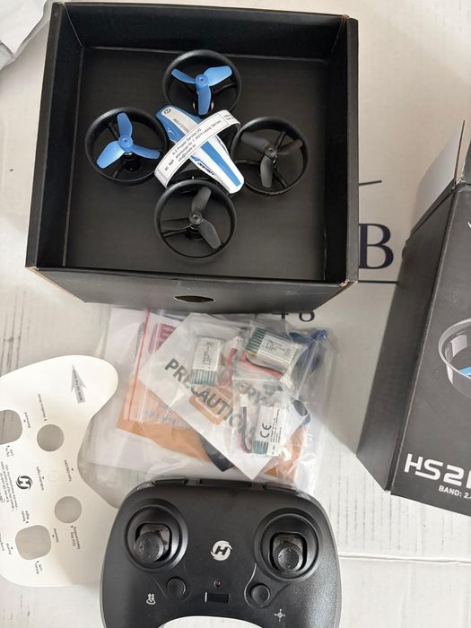 Mini drone Holy Stone HS210 pentru copii cu 3 baterii și 3D flip – RC quadcopter