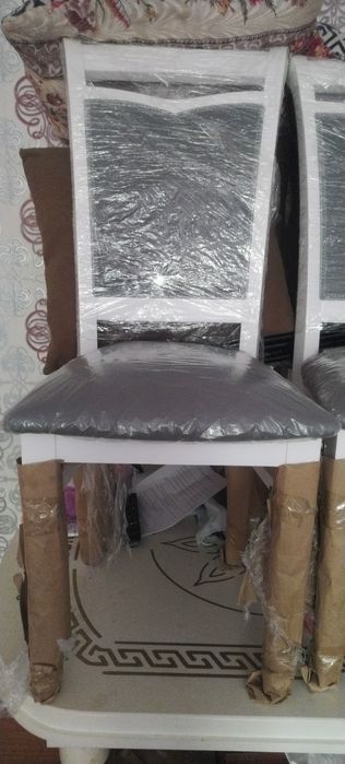 Стол со стульями