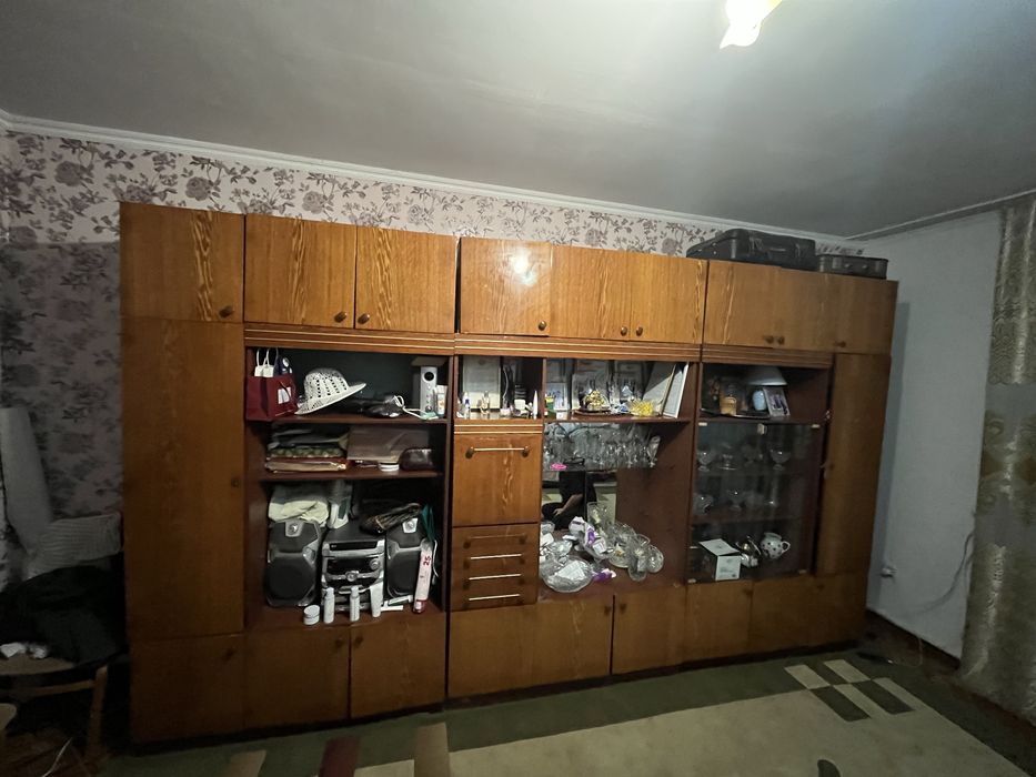 Настенный сервант шкаф