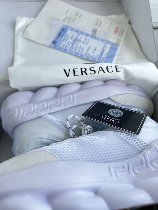 Versace chain reaction