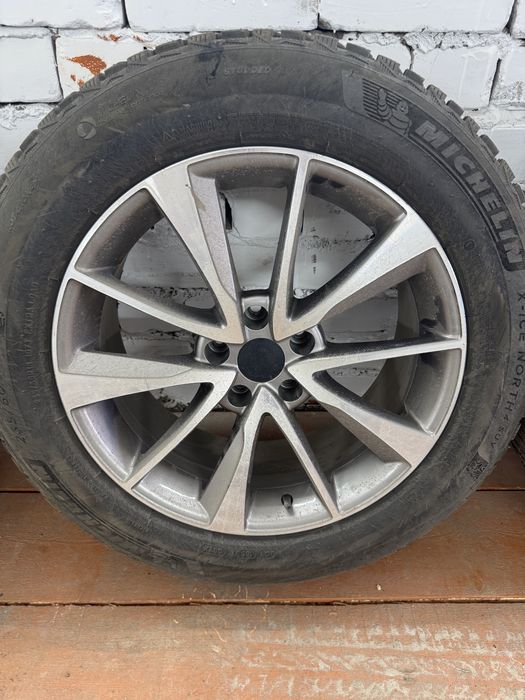Зимние шины  michelin 25/23 на дисках