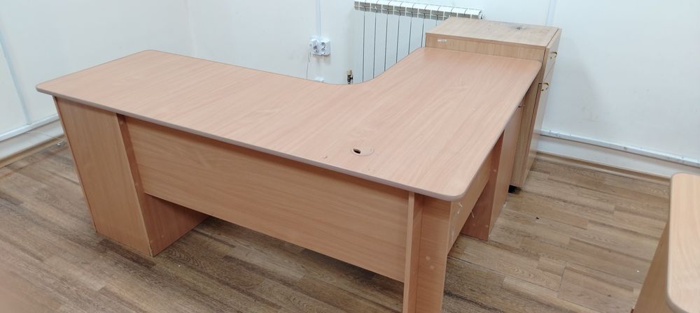 Стол угловой офисный