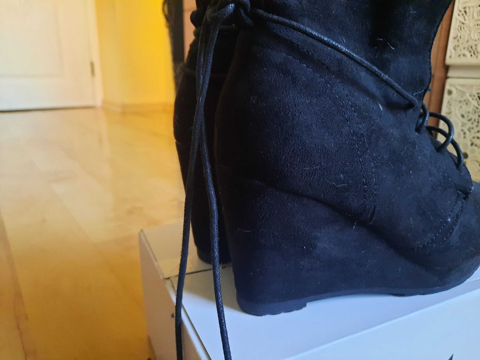 Боти черни велурени платформа