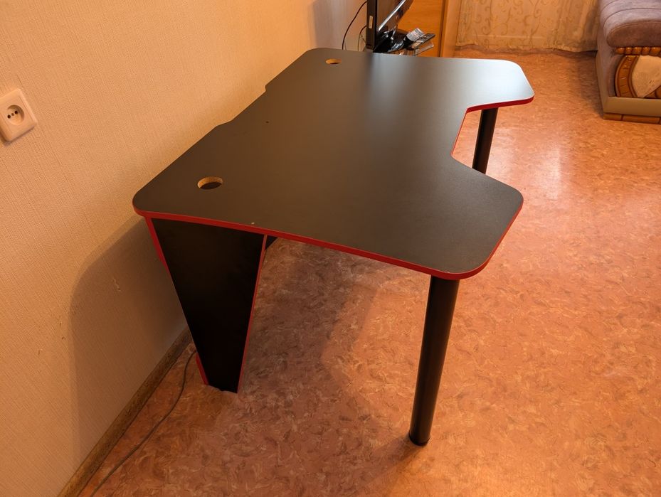 Компьютерный  стол