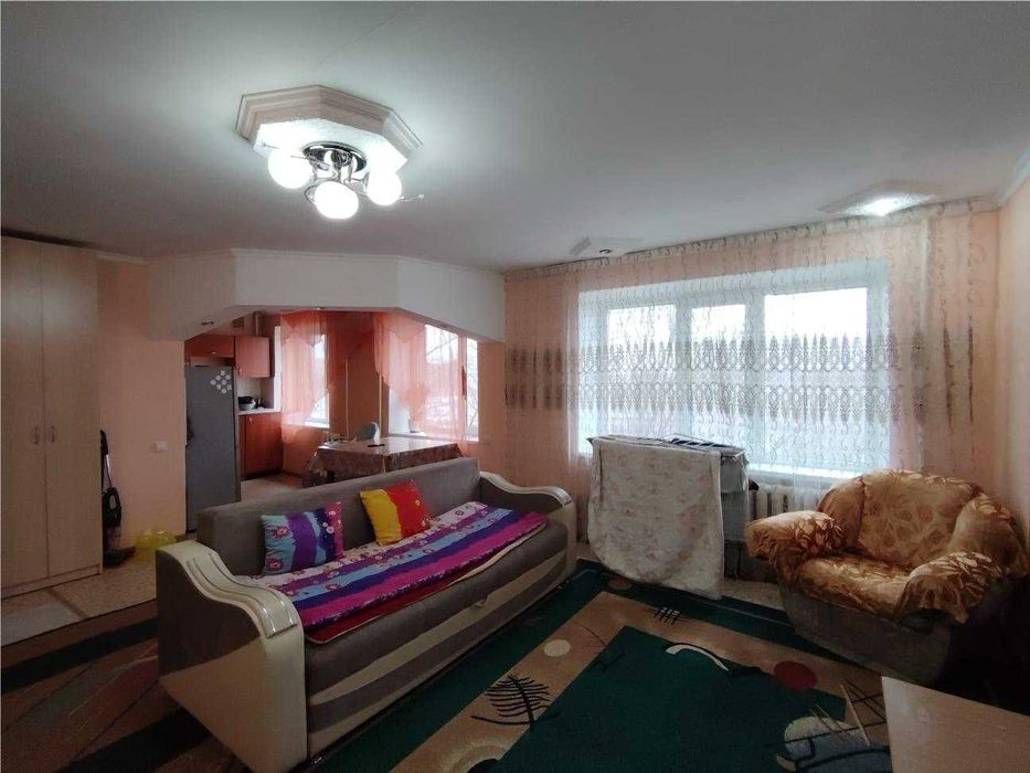 Продаю 4-комнатную-студию в 21 микрорайоне! Помощь в ипотеке!