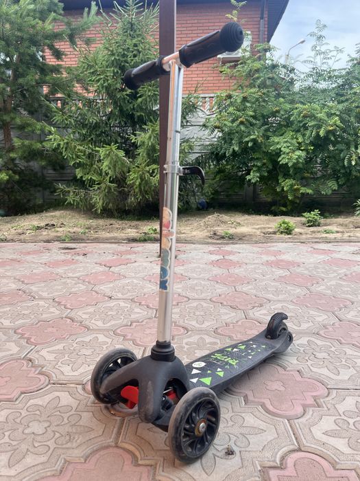 Продам два самоката трёхколёсных