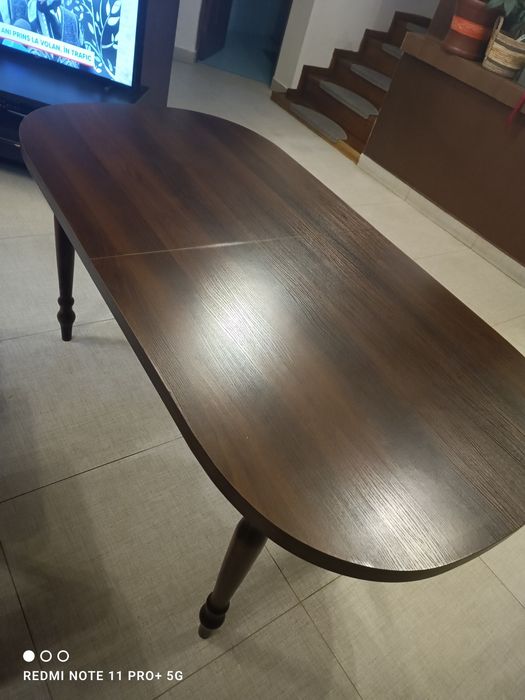 Vând masă extensibilă ovală sufragerie, 2 fotolii și o canapea