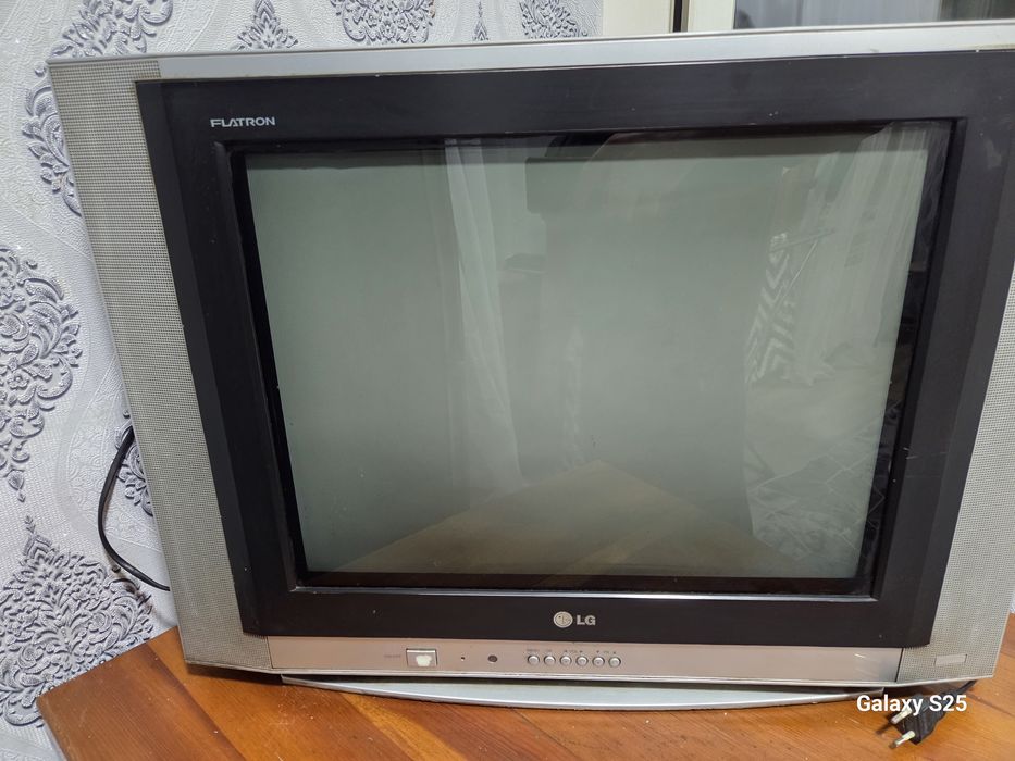 Продам телевизор рабочий LG