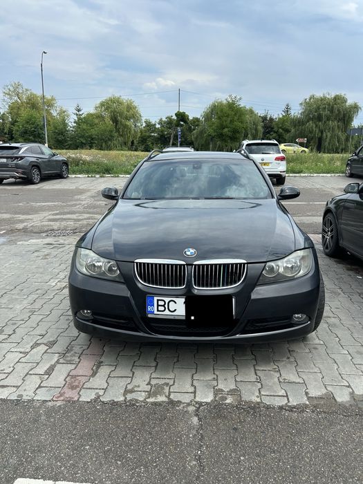 Vând BMW 320 D .