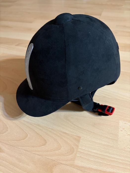 шлем для конного спорта