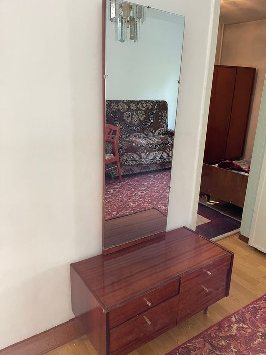 Трюмо с зеркалом хорошее