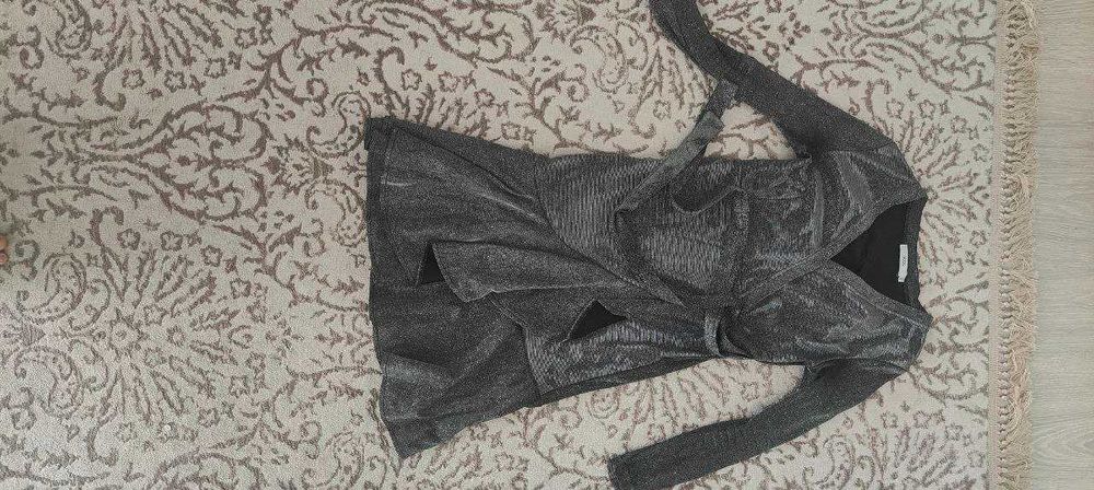 продаю платья 44 размера