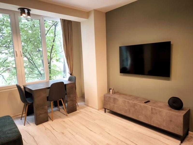 Дава се под наем Тристаен апартамент в Бургас, Зорница - 70 кв.м за 561 € - Снимка #2