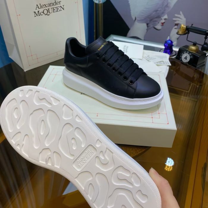 Alexander McQueen Black/White Sneakers Full Box [Verificare Colet]