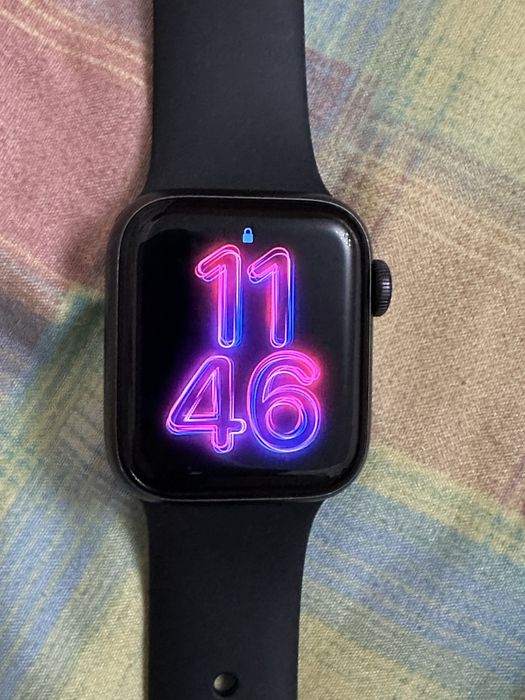 Часы Apple SE 40 мм