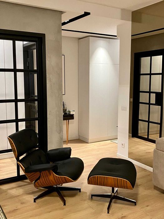 Fotoliu si taburet stil Eames