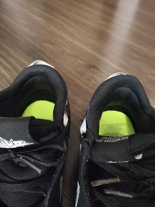 Vând Adidași Nike