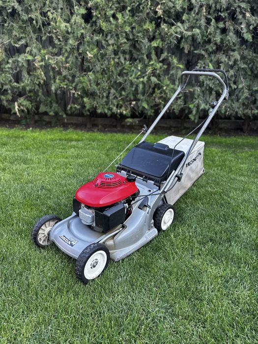 Masina de tuns iarba Honda HRB 476