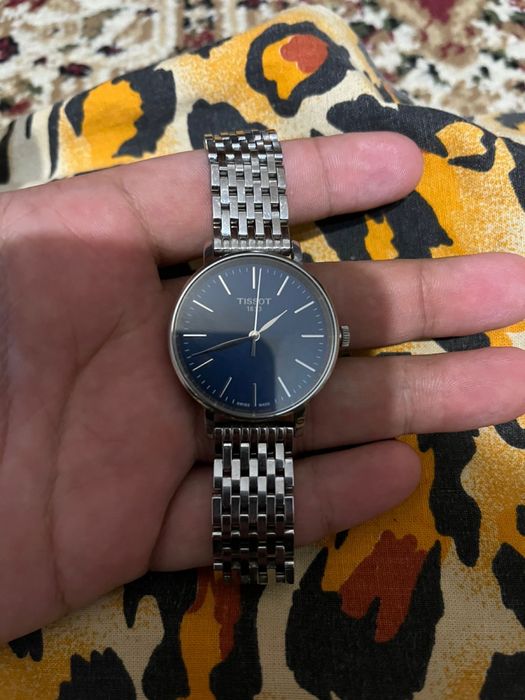 Проются часы Tissot