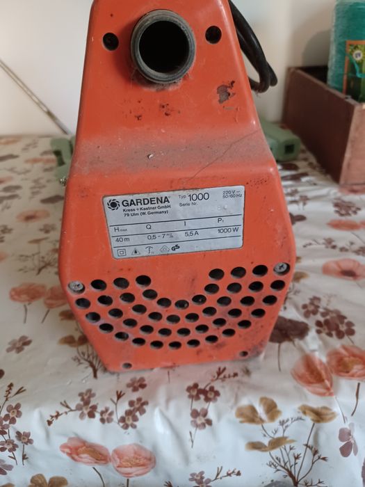 Pompă electrică de apă